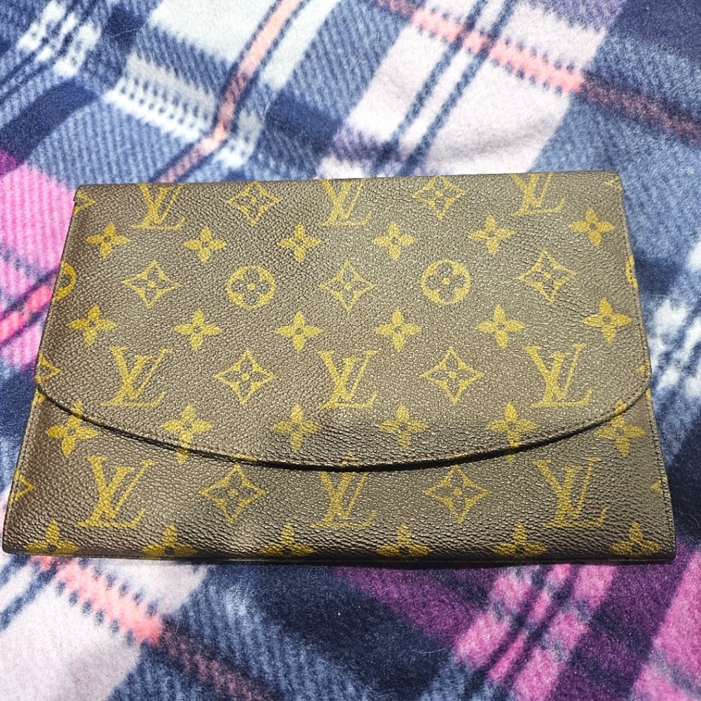 Authentic Vintage Louis Vuitton Monogram Clutch COA Included